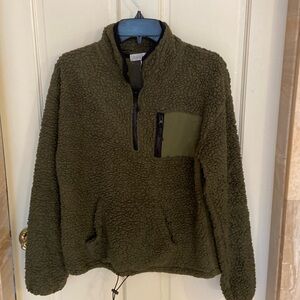 Just in time for fall. Adorable and very comfy olive colored pull over.